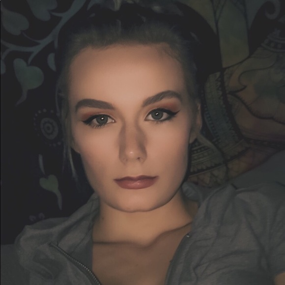 Meet your Posher, Hanna - Picture 1 of 1